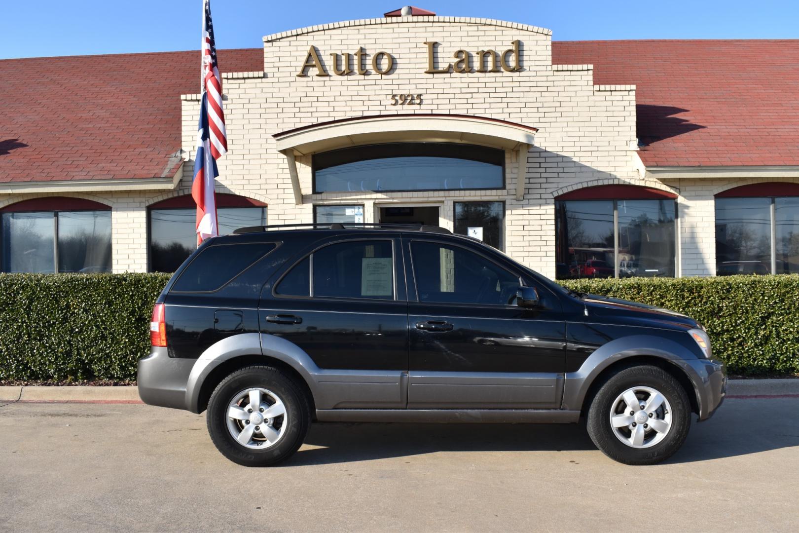 2008 Black /Gray Kia Sorento Base (KNDJD736985) with an V6 3.81 engine, 5 SPEED AUTOMATIC transmission, located at 5925 E. BELKNAP ST., HALTOM CITY, TX, 76117, (817) 834-4222, 32.803799, -97.259003 - When considering buying a used car like the 2008 Kia Sorento, there are several factors to take into account. Here are some potential reasons why you might consider purchasing this model: Affordability: The 2008 Kia Sorento is likely to be more affordable compared to newer SUVs. If you're on a bu - Photo#3